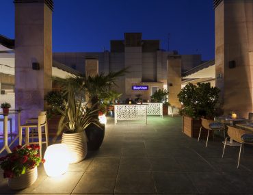 Blue Moon terraza al aire libre Rafaelhoteles Madrid Norte Alcobendas